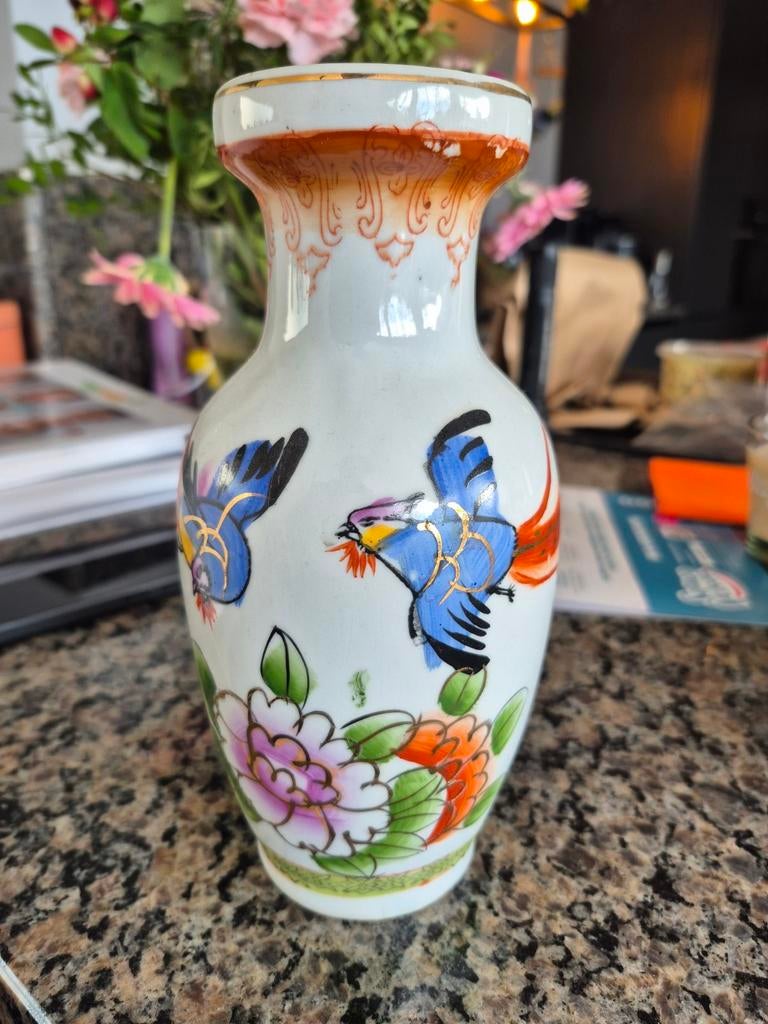 Chinese handgeschilderde vaas. 21 cm hoog, Antiek en Kunst, Antiek | Vazen, Ophalen