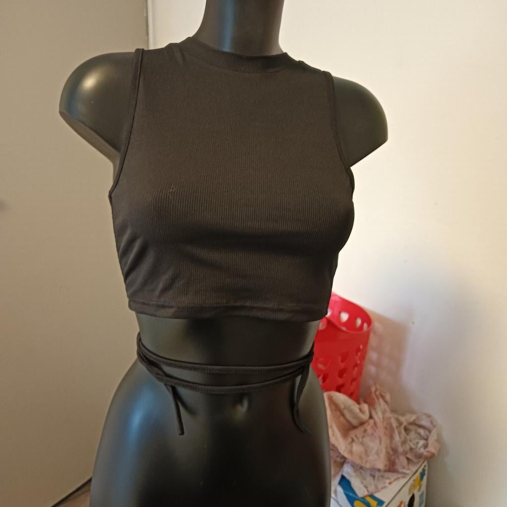 Zgan Zwarte Crop Top maat M, Kleding | Dames, Tops, Zwart, Zo goed als nieuw, Zonder mouw, Shein