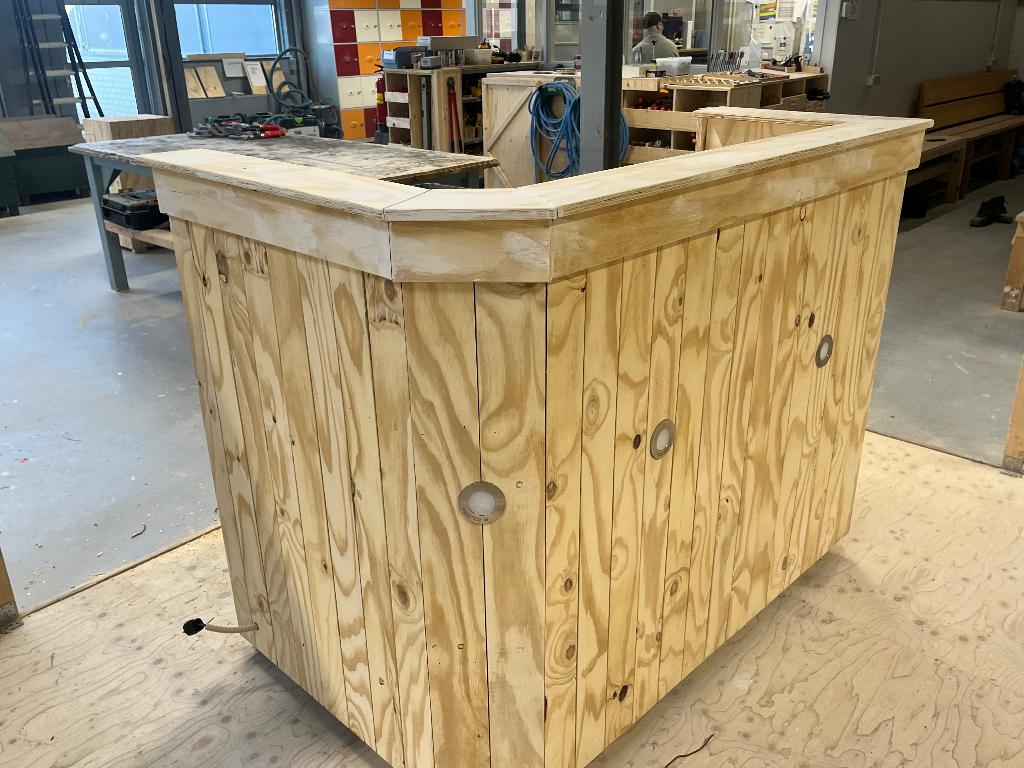 Houten bar met afgestompte hoek, Ophalen, Nieuw