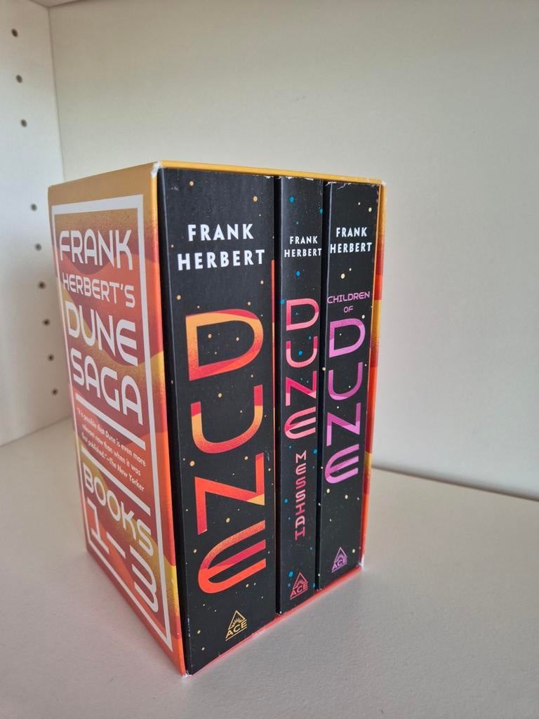 Frank Herbert's Dune Saga 1-3 Boxset - Zo goed als ni, Boeken, Ophalen of Verzenden, Zo goed als nieuw, Frank Herbert