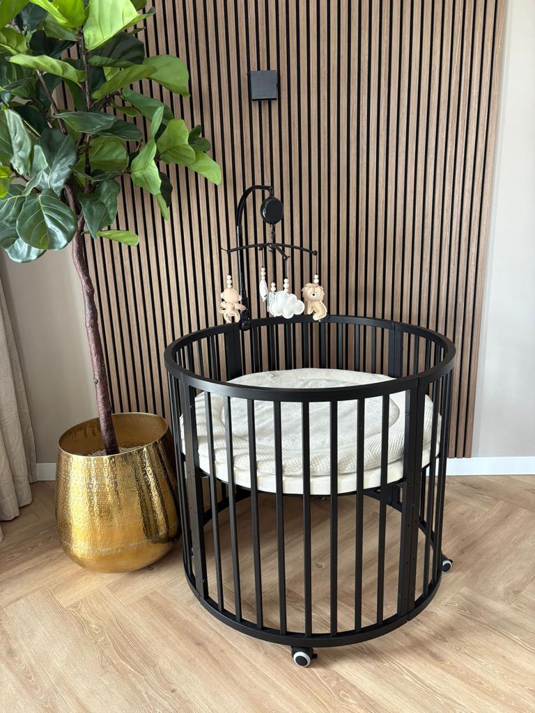 Zwarte ronde box, in hoogte verstelbaar, Kinderen en Baby's, Boxen, Ophalen of Verzenden, Zo goed als nieuw, Rond, In hoogte verstelbaar