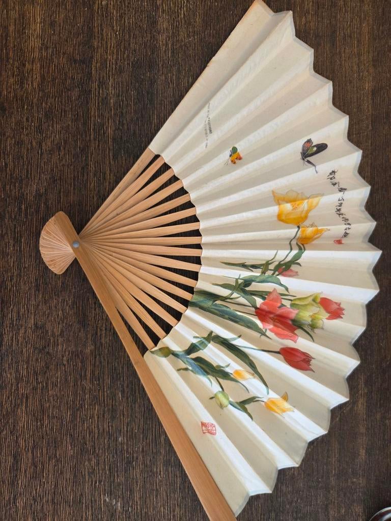 Vintage Chinese waaier met bloemen en vlinders, Ophalen of Verzenden