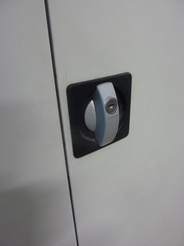 Hoge kantoorkast / draaideurkast / werkplaatskast 92x42x195, Gebruikt, Handelsonderneming Hendriksen, Met slot, 25 tot 50 cm