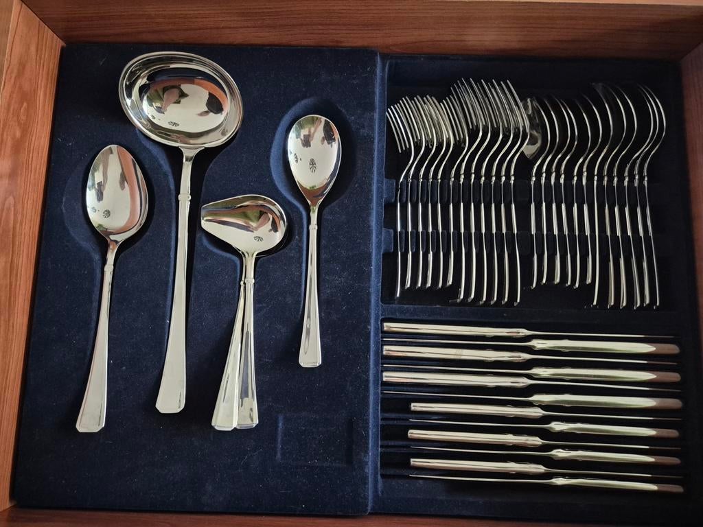 9-persoons bestekset in opbergbox * Sola, Overige materialen, Ophalen of Verzenden, Zo goed als nieuw, Vaatwasserbestendig