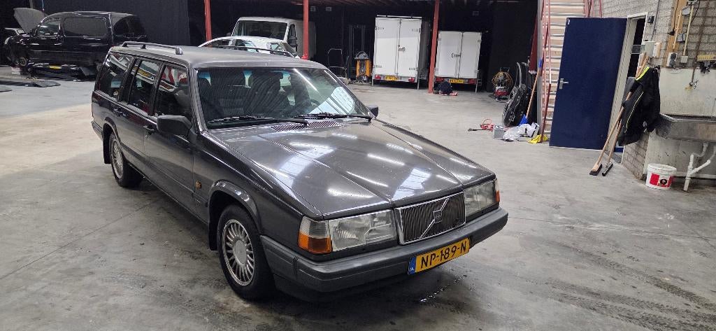 Volvo 940 in goede staat - 1994 Grijs - APK tot 1-4-27, Achterwielaandrijving, 4 cilinders, Leder, Stationwagon