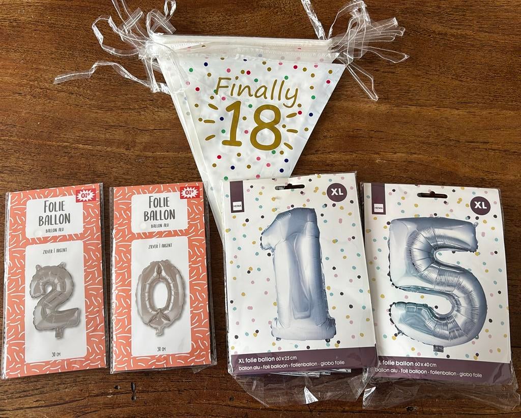 Diverse verjaardags versiering, Ophalen, Zo goed als nieuw, Versiering