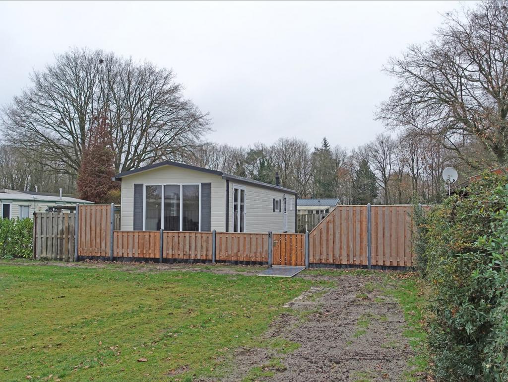 Zeer mooie chalet te koop op camping de eekhoorn, Tot en met 3