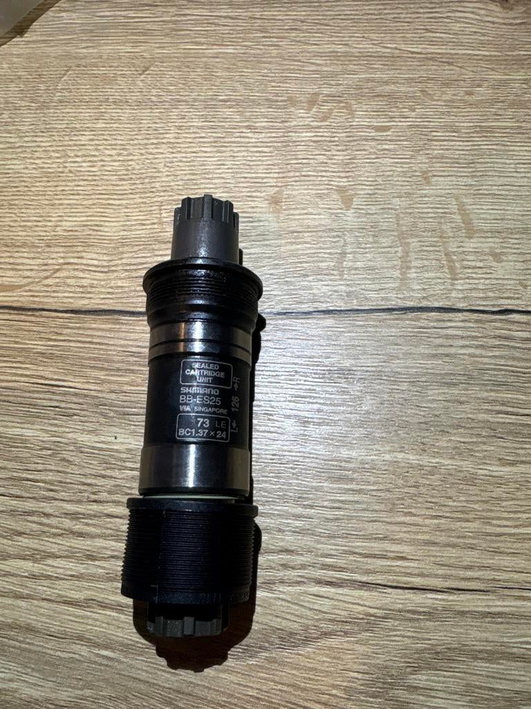 Shimano Bottom Bracket - Goed Onderhouden, Fietsen en Brommers, Fietsonderdelen, Ophalen of Verzenden, Zo goed als nieuw, Crankstel of Pedalen