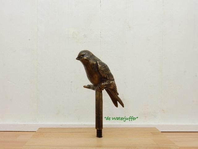 213* Bronzen zwaluw op st.(Boven €75 geen verzendkosten), Ophalen of Verzenden, Nieuw, Overige materialen, Dierenbeeld