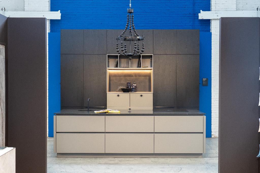 Showroomkeuken zeer compleet met Bosch Bora Steen, Ophalen, Zwart, Dubbelwandige keuken, Met kookeiland