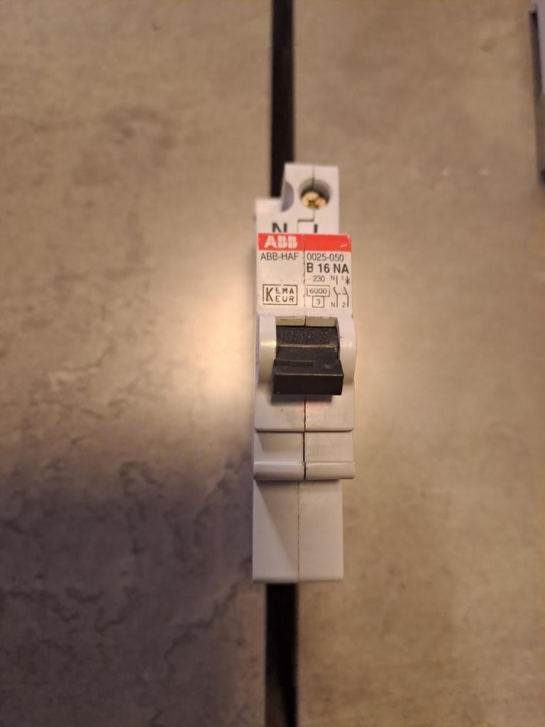 Abb B16 s261-B10stroomonderbreker, Ophalen of Verzenden, Gebruikt