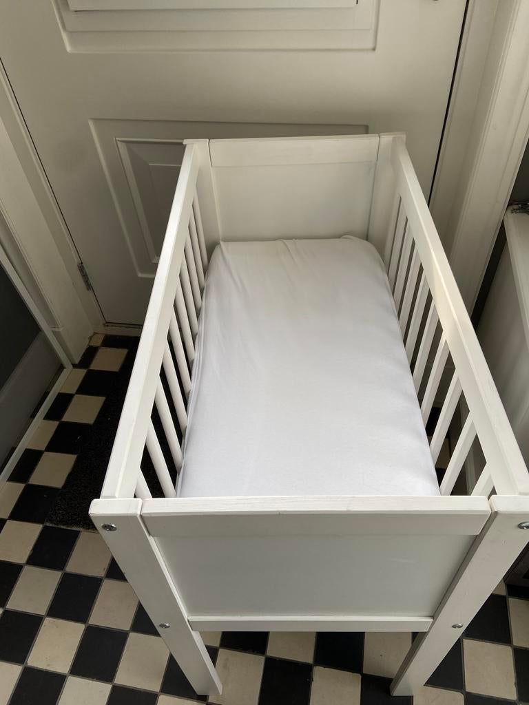 Baby bed/ Wieg, Ophalen, Zo goed als nieuw, Jongetje of Meisje