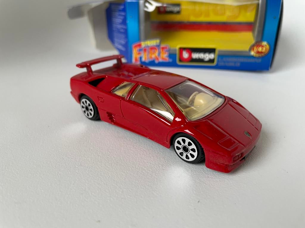 model Lamborghini Diablo, rood, 1/43, Bburago, Hobby en Vrije tijd, Modelauto's | 1:43, Ophalen of Verzenden, Zo goed als nieuw