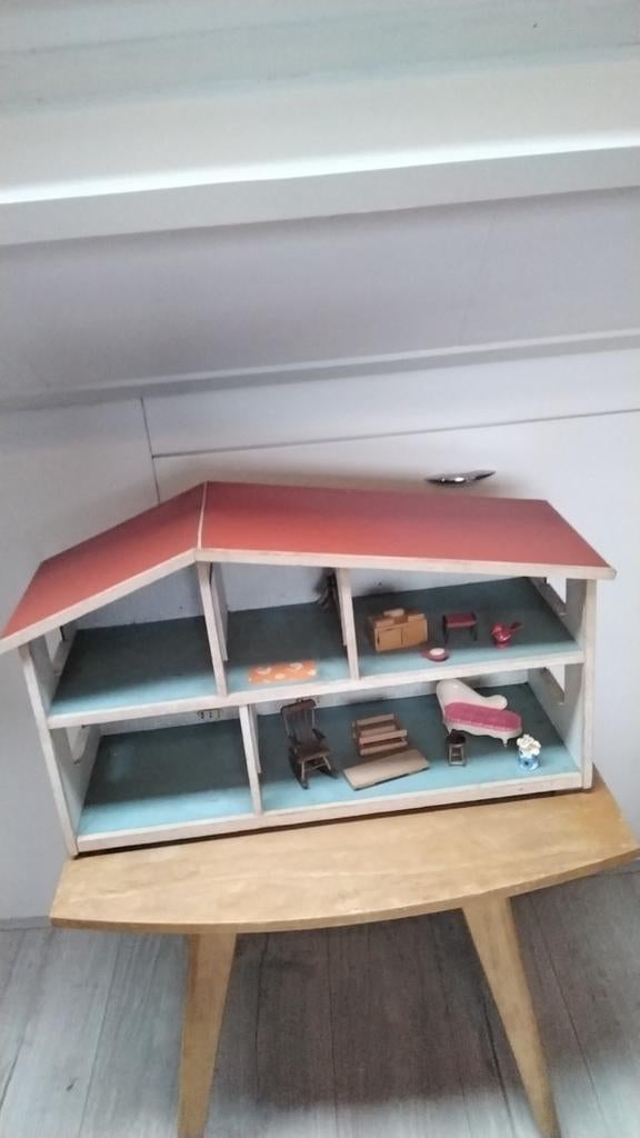 Vintage poppen huis rond 1966, stevig, opknapper., Ophalen of Verzenden, 110 cm of meer, Hok, Minder dan 60 cm