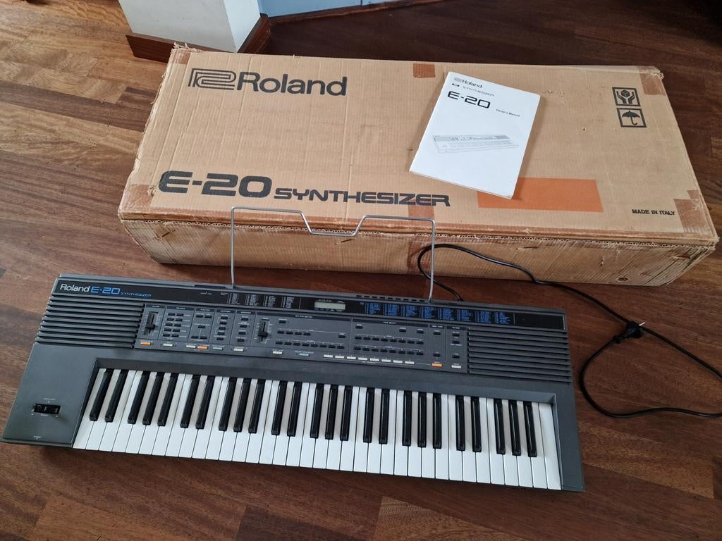 Roland E20 keyboard, Roland, Ophalen of Verzenden, Aanslaggevoelig, 61 toetsen