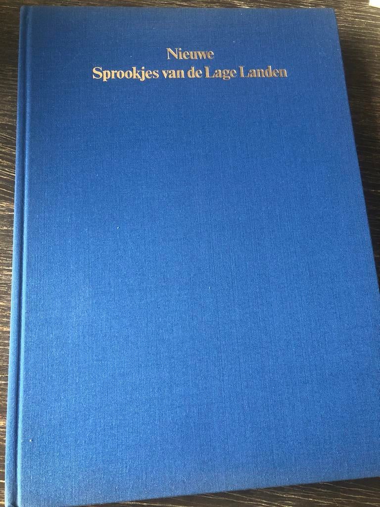 Nieuwe Sprookjes van de Lage Landen - Hardcover, Boeken, Ophalen of Verzenden, Zo goed als nieuw