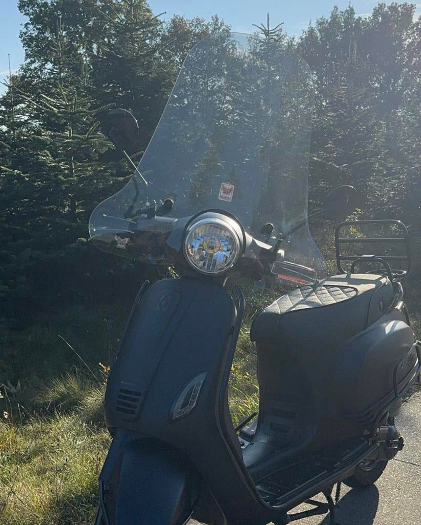 Windscherm hoog smoke scooter Isotta, Ophalen, Zo goed als nieuw, Overige merken