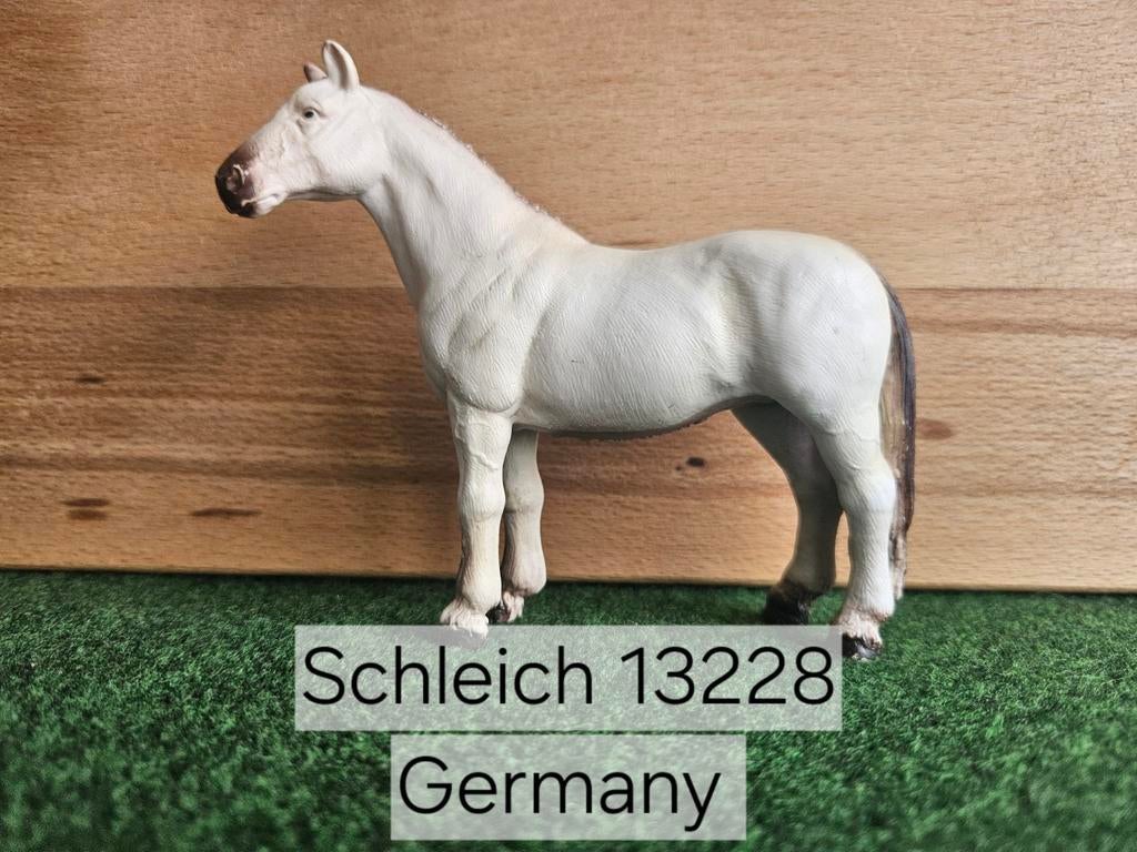 Schleich 13228 Hannoveraan schimmel merrie uit 1995, Ophalen of Verzenden, Zo goed als nieuw, Paard, Beeldje of Figuurtje