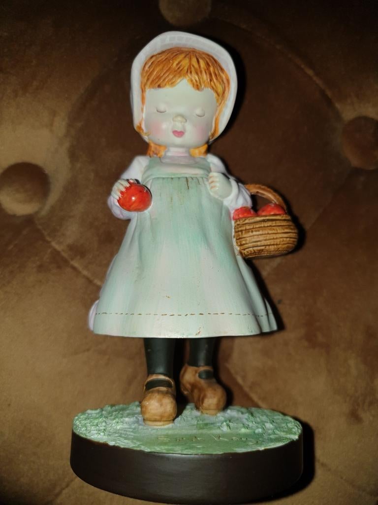 Sarah Kay beeldje meisje met appels, Ophalen of Verzenden