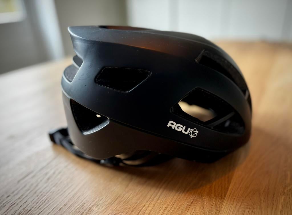 AGU fietshelm maat: S/M, Zo goed als nieuw, AGU Sport, Heer of Dame, Ophalen