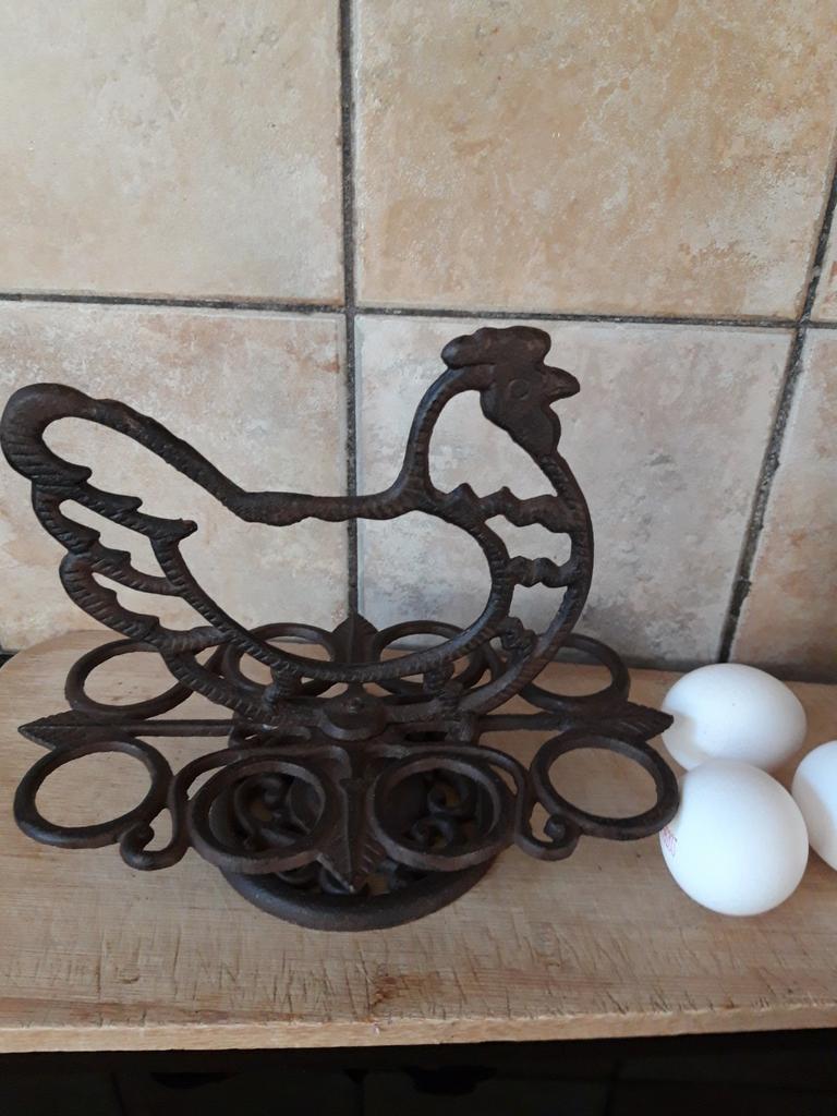 Vintage  Gietijzeren  Kip. Eierhouder. Eierrekje., Ophalen of Verzenden, Metaal