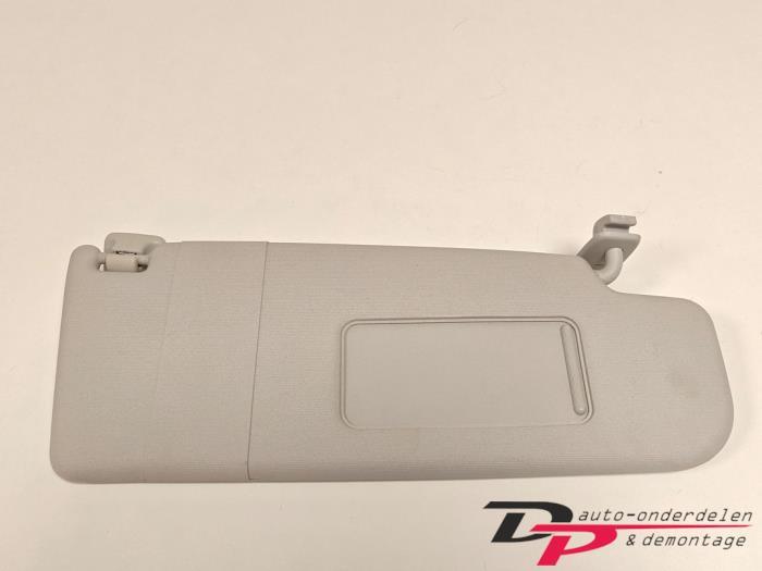 Zonneklep van een Volkswagen Golf