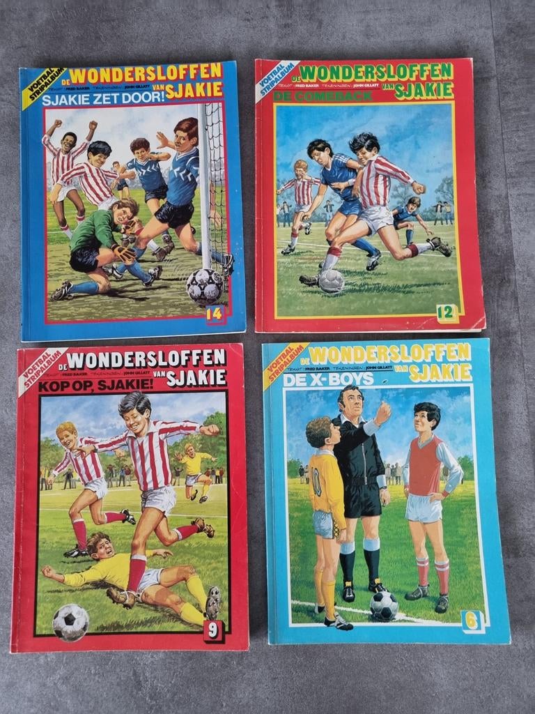 De Wondersloffen van Sjakie - Voetbal Stripalbum (4 delen), Meerdere stripboeken, Ophalen of Verzenden, Gelezen, Fred Baker, John Gillatt