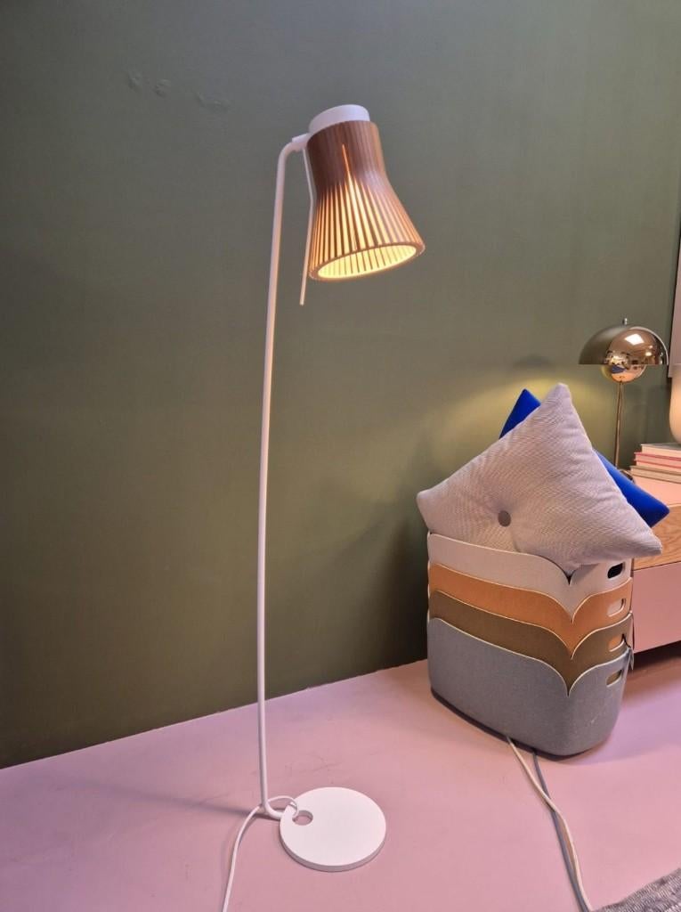 Secto vloerlamp walnoot / wit, Ophalen, Nieuw, Hout, 100 tot 150 cm