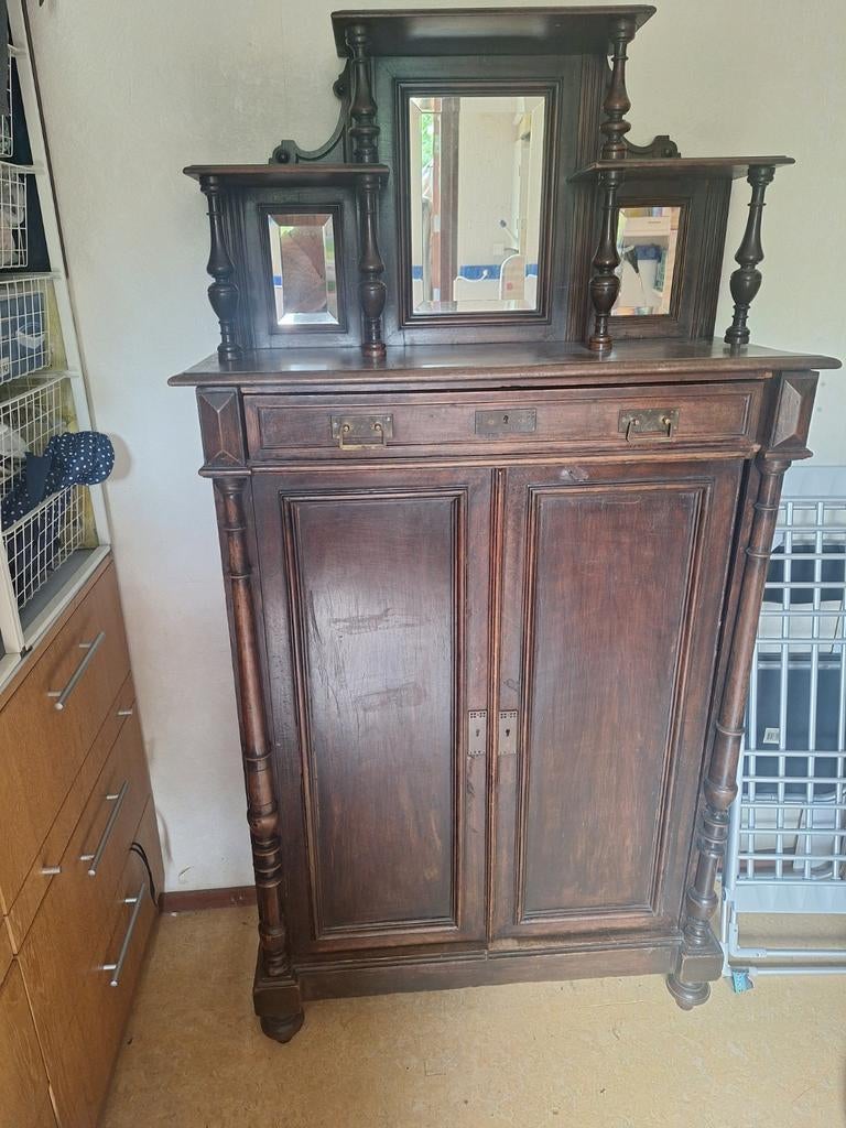 Antieke kast met spiegel, Ophalen