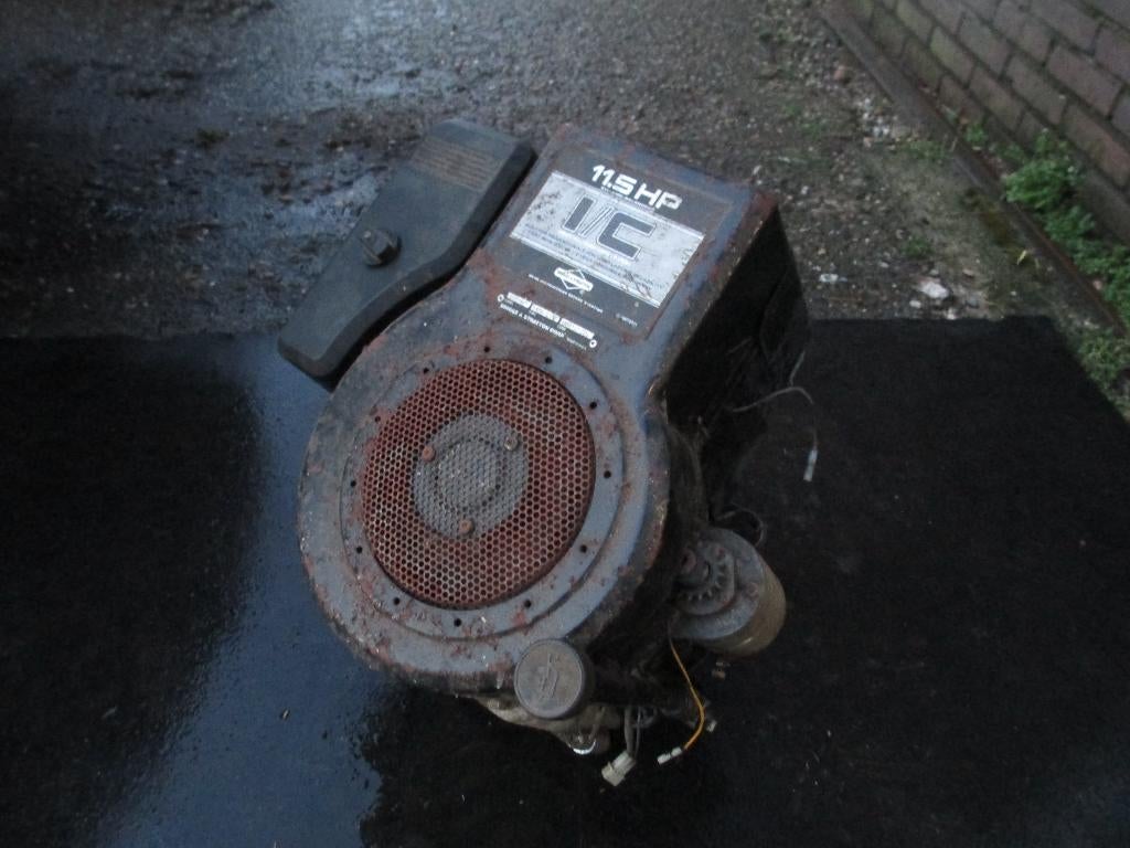 11.5pk Briggs en Stratton motor voor opknappen of onderdelen, Ophalen, Gebruikt