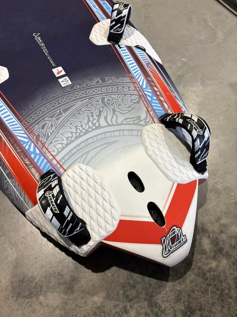 Starboard Isonic Carbon - 130L, Watersport en Boten, Windsurfen, Ophalen, Gebruikt, 7 m² of meer, Minder dan 250 cm