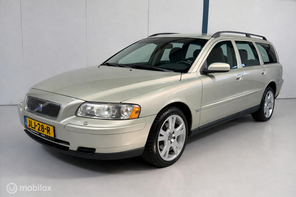 Volvo V70 2.4 Kinetic YOUNGTIMER / LEER, Voorwielaandrijving, Gebruikt, Beige, 5 cilinders