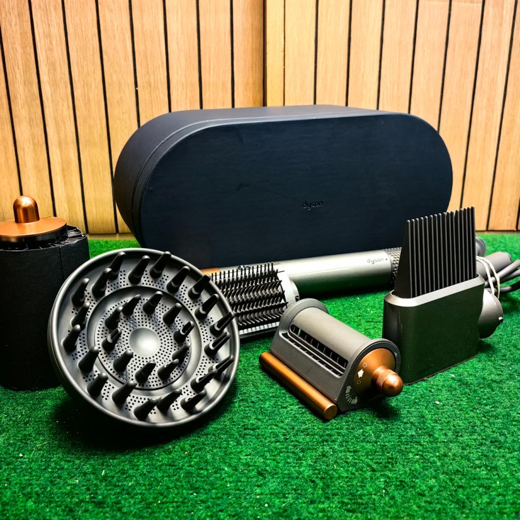 Dyson Airwrap Multistyler en droger – - In Nette Staat, Dyson, Zo goed als nieuw, Support@dyson.com, Tetbury Hill
Malmesbury, Wiltshire SN16 0RP
United Kingdom