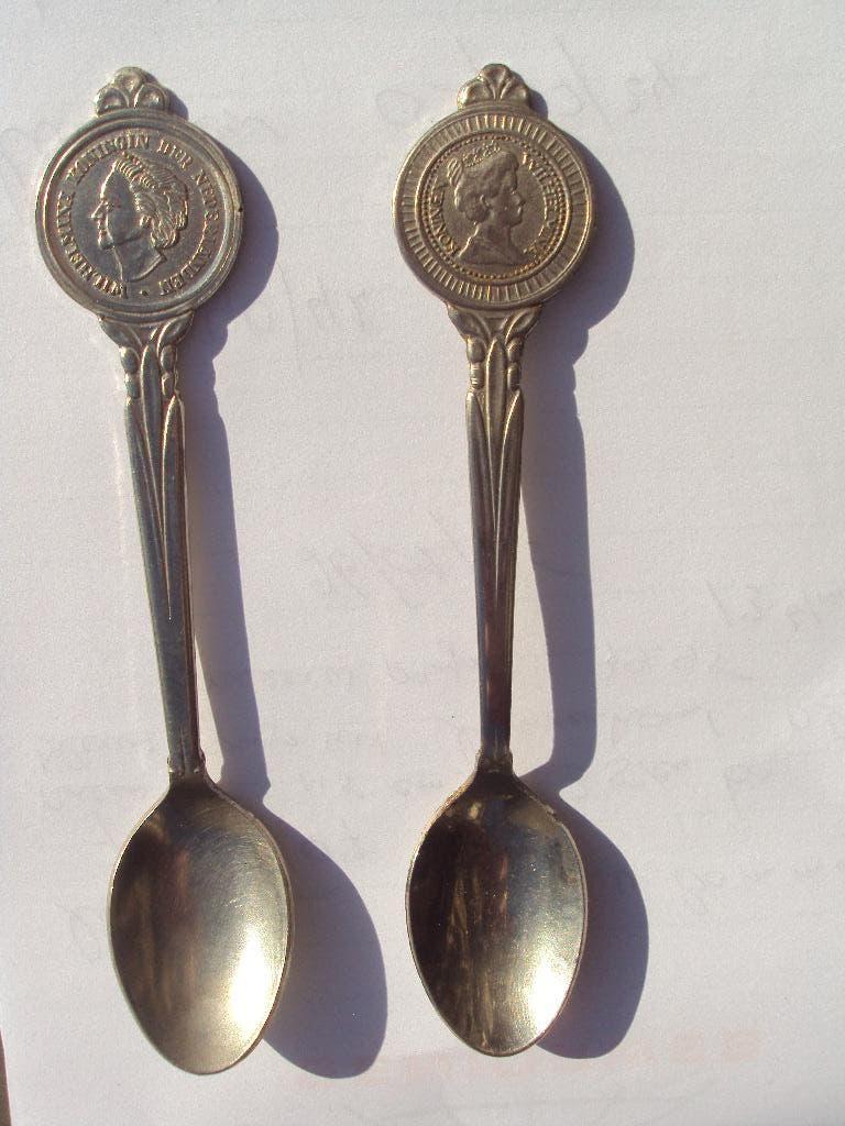 2 lepeltjes Wilhelmina KWF, Antiek en Kunst, Verzenden