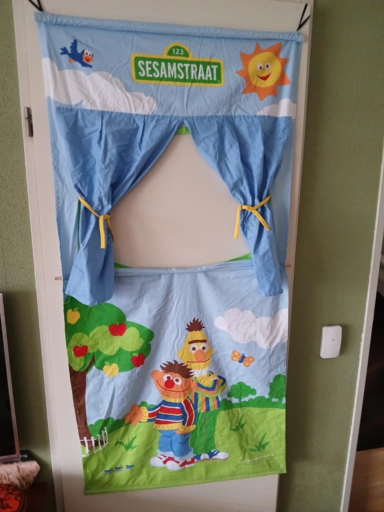 SESAMSTRAAT POPPENKAST., Ophalen, Gebruikt