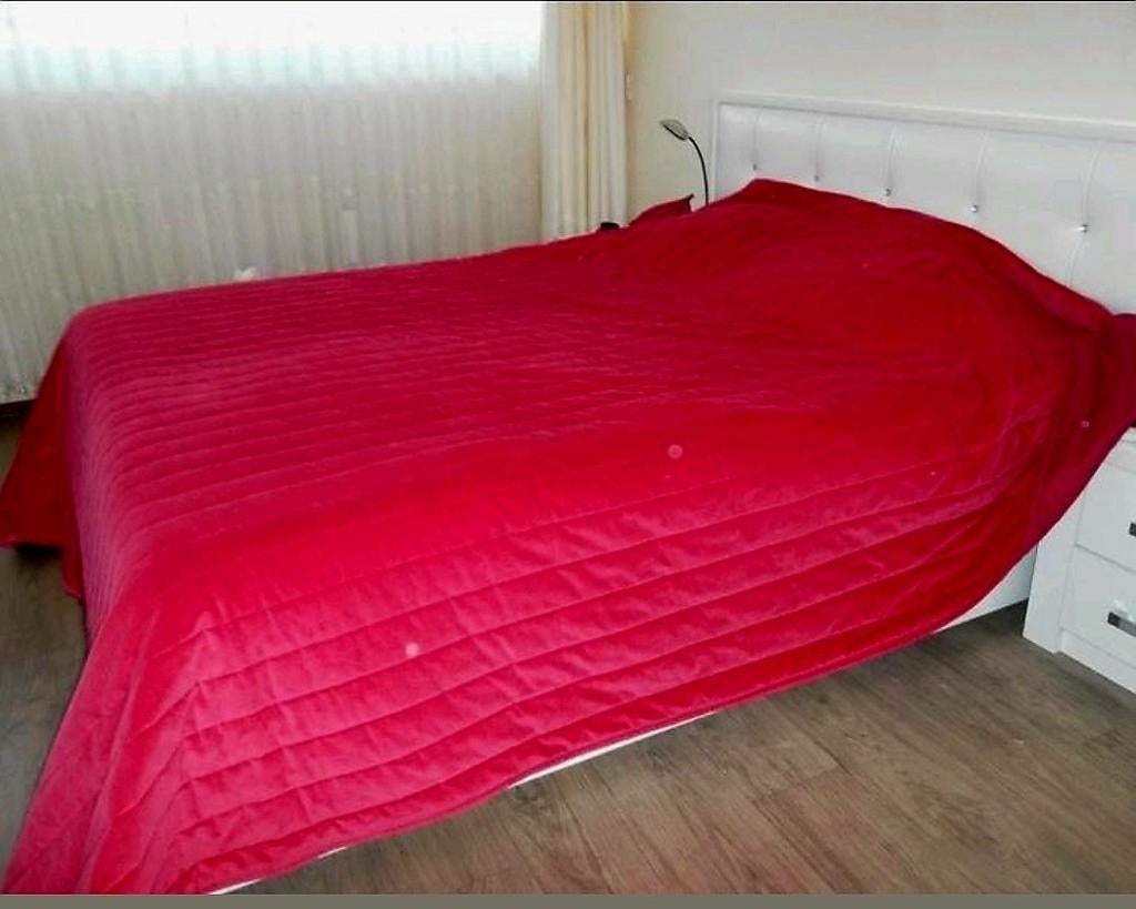 Bedsprei 240cmx240cm, Ophalen, Zo goed als nieuw, Eenpersoons