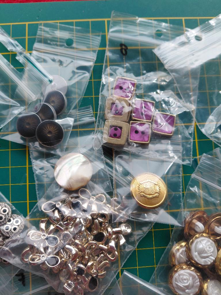 Verzamelknopen set 1, Hobby en Vrije tijd, Ophalen of Verzenden, Nieuw, Knoop of Knopen