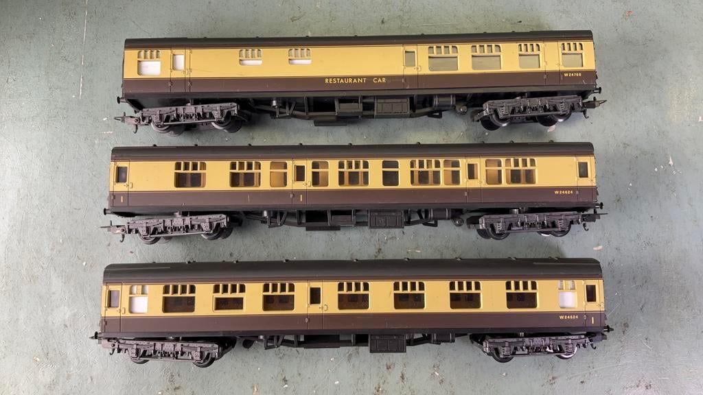 LIMA  ho Engelse rijtuigen , 3 stuks w.o. restauratierijtuig, Gelijkstroom, Wagon, Ophalen of Verzenden, Zo goed als nieuw