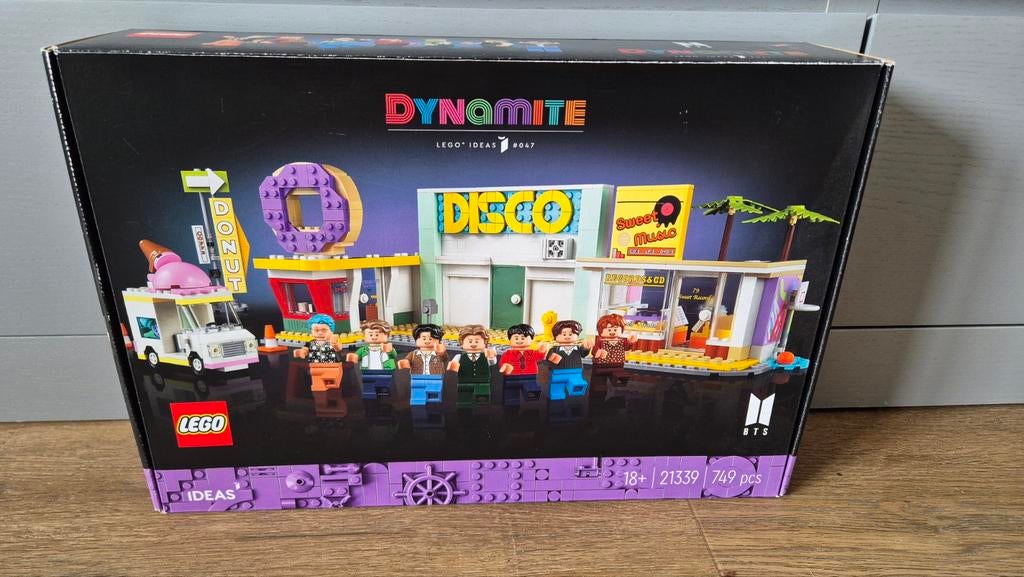 LEGO 21339 BTS Dynamite K-pop, Ophalen of Verzenden, Zo goed als nieuw, Complete set, Lego