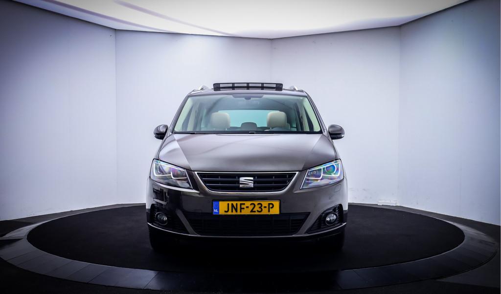 SEAT Alhambra 2.0TSI Dsg 7P STYLE Intense PANO | XENON | CAM, Auto's, Stof, Gebruikt, Beige, 7 stoelen