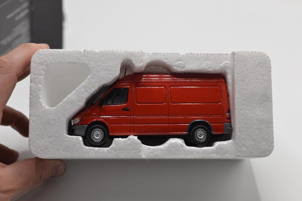 Eligor Dodge 2500 1:43 nieuw, Mercedes sprinter rood, Overige merken, -, Nieuw, Ophalen of Verzenden