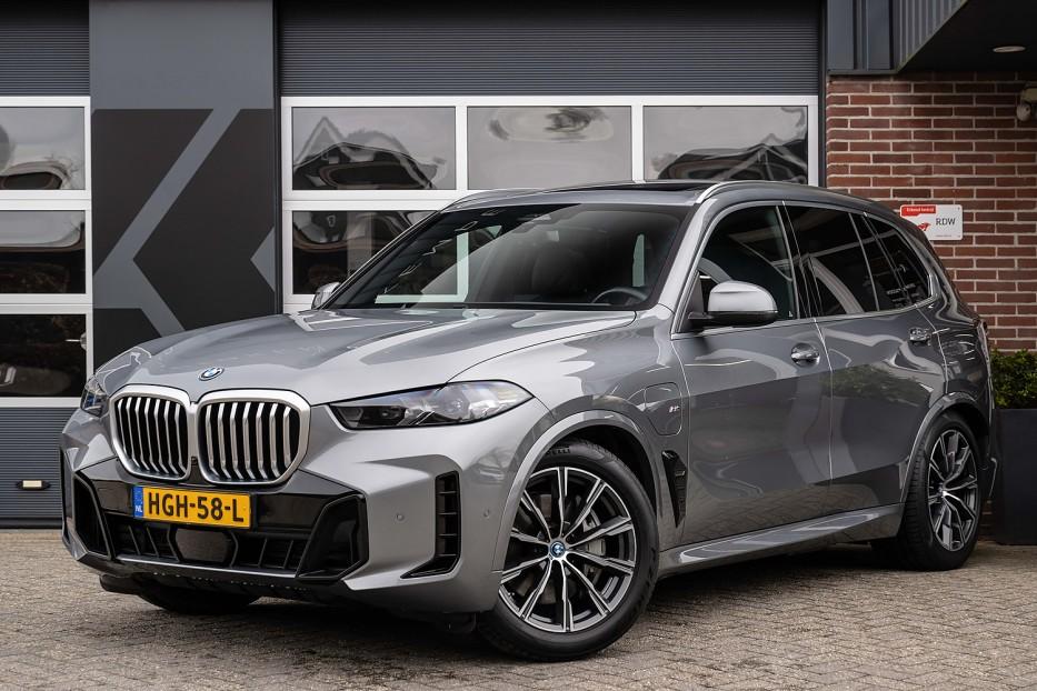 BMW X5 xDrive50e M Sport | Panorama | Comfort Seats | Luchtv, Automaat, Gebruikt, 2395 kg, Bedrijf
