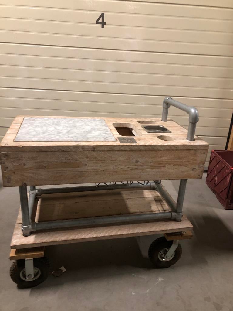 Serveerwagen op luchtbanden, Ophalen, Gebruikt