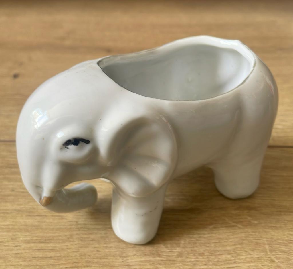 Olifant bloempotje porselein bloempot wit, Rond, Ophalen of Verzenden, Zo goed als nieuw, Aardewerk