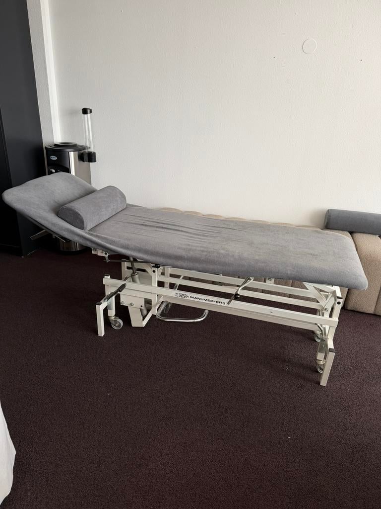 Professionele maasagetafel / behandeltafel, Sport en Fitness, Massageproducten, Zo goed als nieuw, Massagetafel, Ophalen