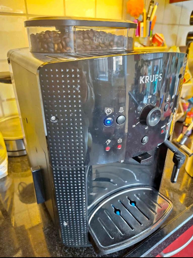 Koffiezetapparaat Krups Volautomatisch  (Krups EA8108), Ophalen, Gebruikt, Zwart, Overige merken