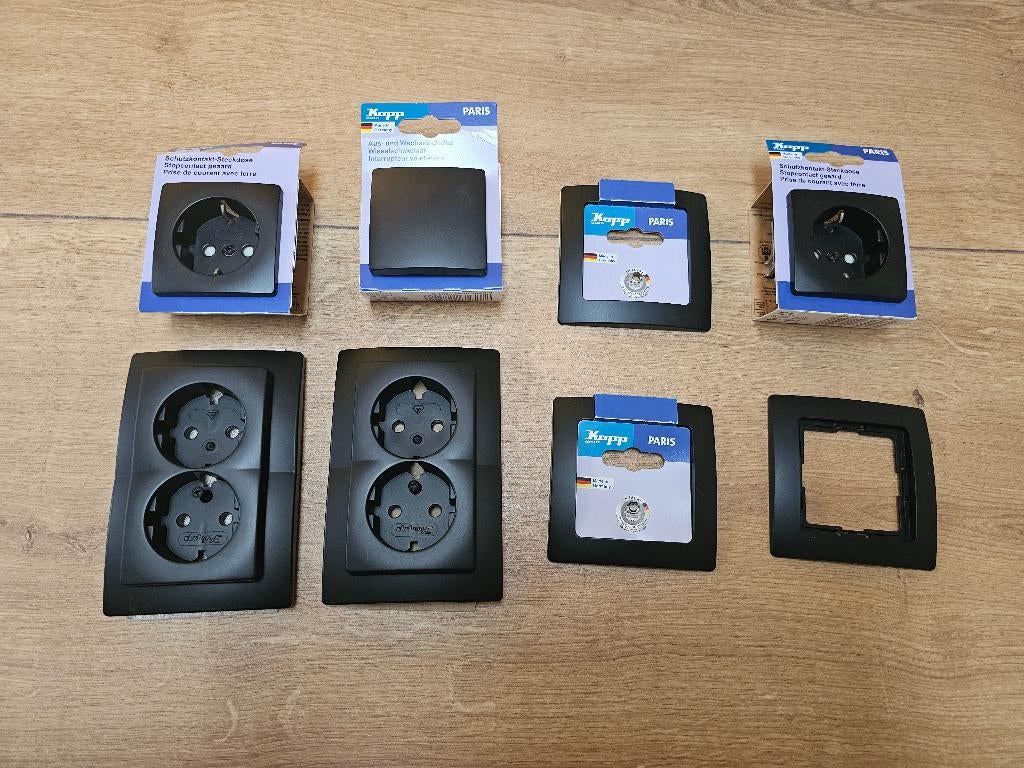 Kopp Paris mat zwart schakelmateriaal, Doe-het-zelf en Verbouw, Elektra en Kabels, Ophalen of Verzenden, Nieuw, Stopcontact