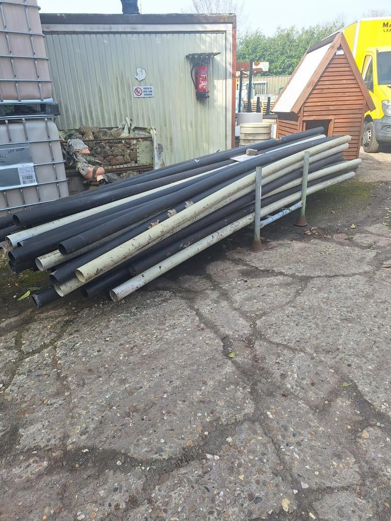 Tyleen buis. Rond 80. Prijs per lengte van 4 meter €2,50, Ophalen