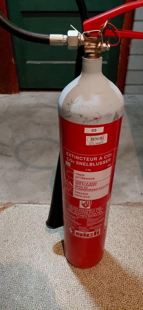 5000 gram co2 fles vol en verzegeld., Ophalen