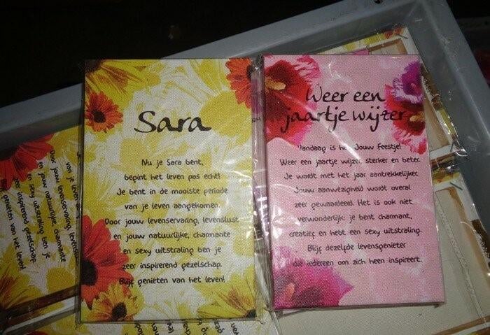 PARTIJ TEKSTBORDJE CANVAS SARA + WEER EEN JAARTJE WIJZER, Diversen, ., Nieuw, Ophalen of Verzenden, .